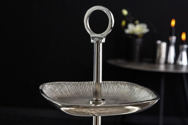 Estila Dizajnový art-deco trojposchodový etažér zákusky Evana z kovu striebornej farby 44cm