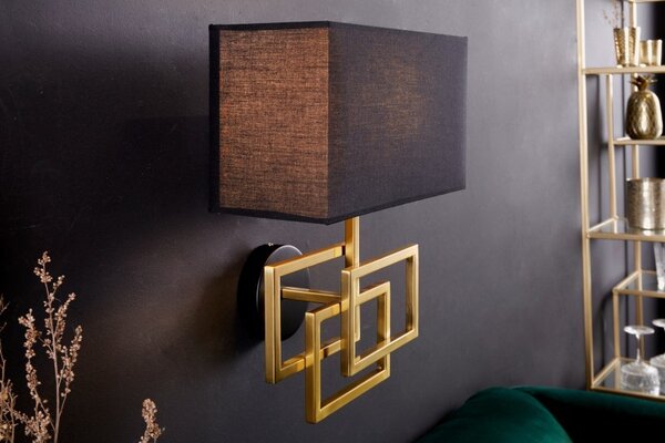 Estila Dizajnová nástenná lampa Metalia s geometrickou kovovou podstavou v zlatom prevedení a čiernym tienidlom 44cm