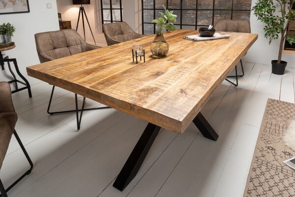 Estila Industriálny jedálenský stôl Comedor z lakovaného masívneho dreva s čiernou kovovou podstavou obdĺžnikový hnedý 160cm
