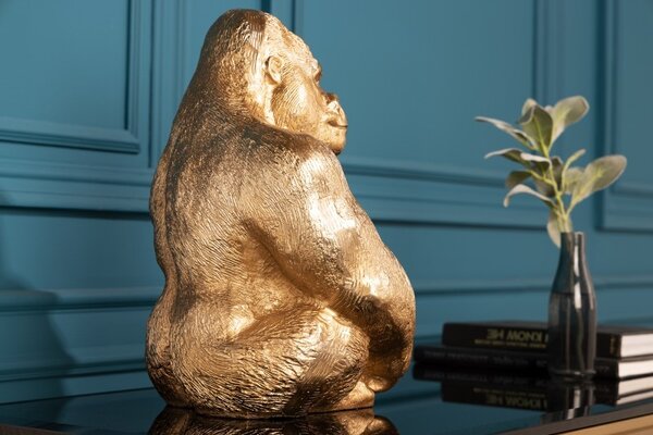 Estila Luxusná art deco dekoračná soška gorily Wilde z kovu v zlatej farbe 43cm