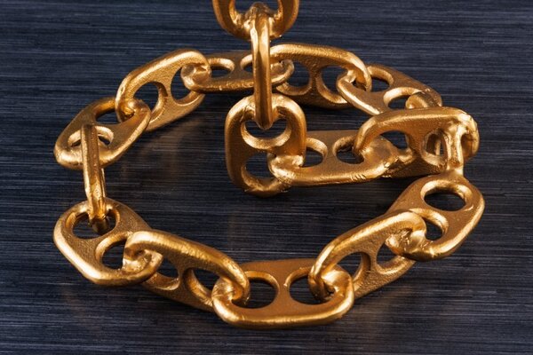 Estila Dizajnový okrúhly príručný stolík Belime Gold s ozdobnou zlatou konštrukciou z kovu a mangovou vrchnou doskou 54cm
