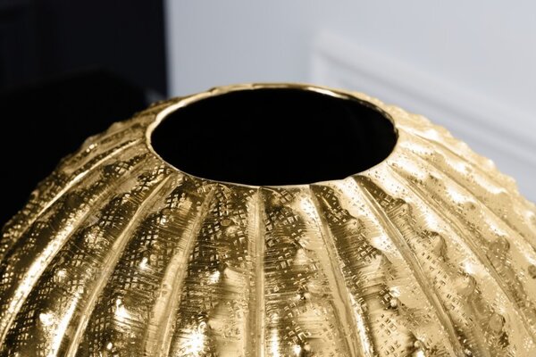 Estila Glamour váza Galactic v kovovom tepanom prevedení v zlatej farbe okrúhleho tvaru 30cm