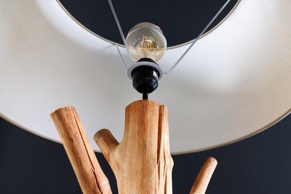 Estila Etno štýlová stojaca lampa Nature s hnedou masívnou podstavou a bielym tienidlom 175cm
