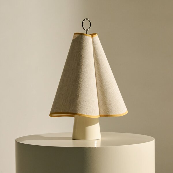 Stolové Lampa GUBI, Hornbæk, stmievateľné, Béžová, Obývacia izba, Tkanina / Textil, Dizajnový