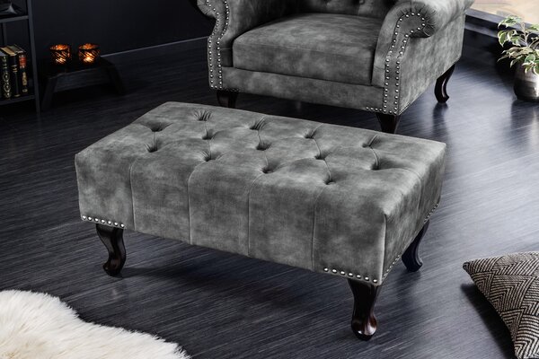 Estila Vintage taburetka Marlon so sivým zamatovým čalúnením s chesterfield prešívaním a masívnymi vyrezávanými nožičkami 80cm