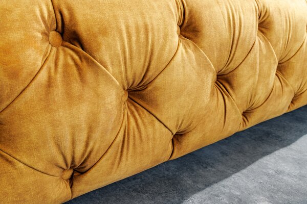 Estila Moderná manželská posteľ Kreon so zamatovým poťahom žltej farby s chesterfield prešívaním 160x200cm
