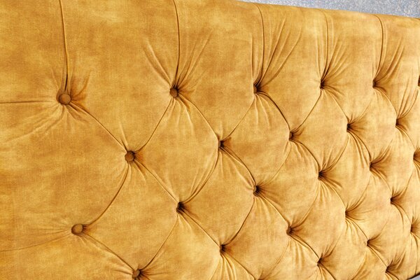 Estila Moderná manželská posteľ Kreon so zamatovým poťahom žltej farby s chesterfield prešívaním 160x200cm