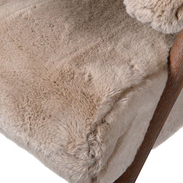 Estila Luxusné retro čalúnené kreslo Fluffy s kožušinovým poťahom v svetlej hnedej farbe s tmavým hnedým dubovým rámom 74 cm
