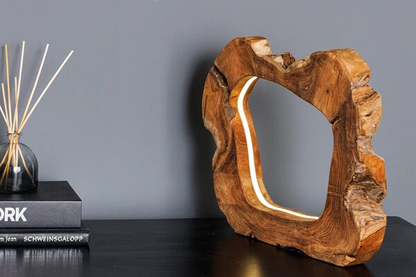 Estila Dizajnová masívna stolná lampa Faustion z teakového dreva v naturálnej hnedej farbe s LED pásom 48 cm