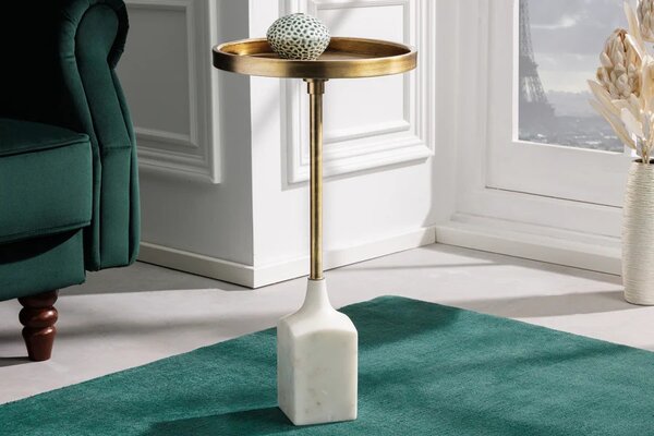 Estila Dizajnový okrúhly art deco zlatý príručný stolík Akina z kovu s bielou mramorovou podstavou 55 cm