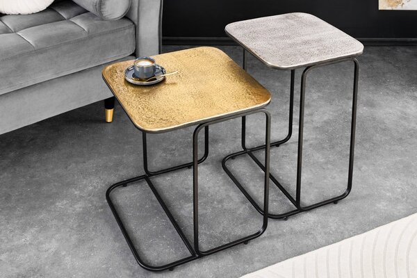 Štýlový set štvorcových konferenčných stolíkov Ambi v zlatej a striebornej farbe z kovu s čiernym kovovým rámom 48 cm