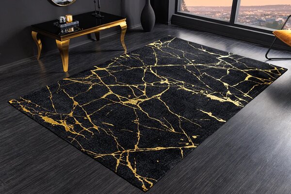 Estila Štýlový glamour obdĺžnikový koberec Tyron v čiernej farbe so zlatými detailmi s dizajnom mramoru 240 cm