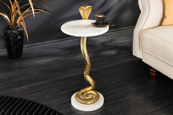 Štýlový art deco kovový zlatý príručný stolík Tierra Glam s okrúhlou mramorovou doskou a nohou v podobe hada 63 cm