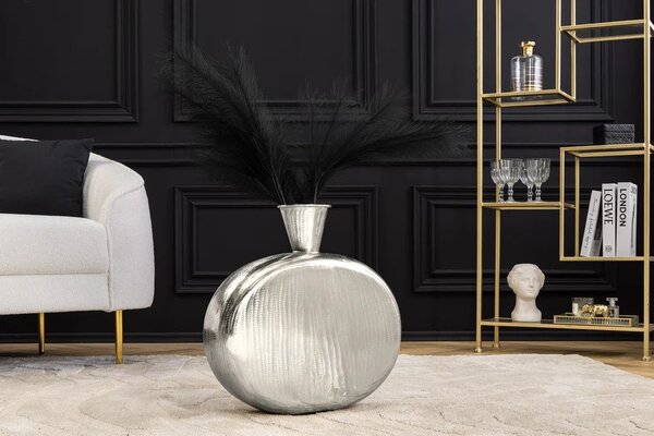 Estila Art deco oválna kovová štruktúrovaná strieborná váza Aleny s kužeľovým vrchom 48 cm