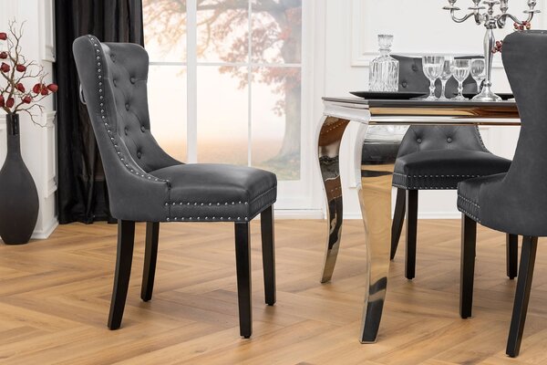 Estila Chesterfield jedálenská stolička Torino s koženým čalúnením v sivej farbe so striebornými nitmi a čiernymi nožičkami 93 cm