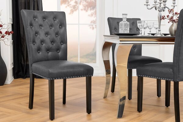 Estila Chesterfield jedálenská čalúnená stolička Silloth s čiernym koženým poťahom so striebornými nitmi s vysokým operadlom 95 cm