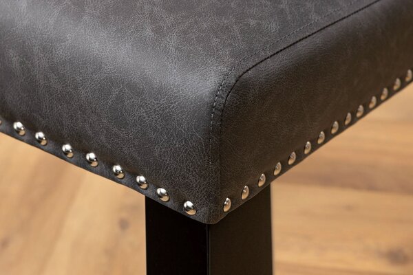 Estila Chesterfield jedálenská čalúnená stolička Silloth s čiernym koženým poťahom so striebornými nitmi s vysokým operadlom 95 cm