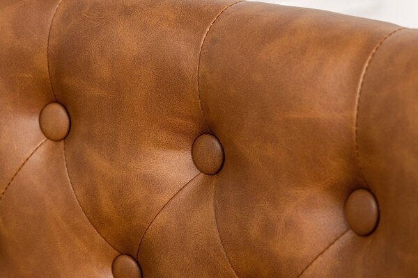 Estila Chesterfield jedálenská čalúnená stolička Silloth s hnedým koženým poťahom so striebornými nitmi s prešívaným operadlom 95 cm