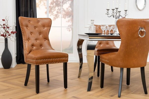 Estila Chesterfield jedálenská stolička Torino s čalúnením z hnedej kože s prešívaným operadlom s čiernymi drevenými nožičkami 93 cm