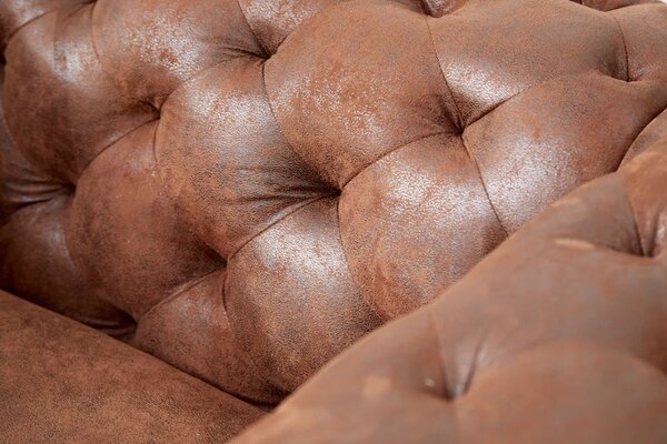 Estila Chesterfield hnedé kožené prešívané kreslo Modern Barock s mohutnými opierkami a kovovými čiernymi nožičkami 120 cm