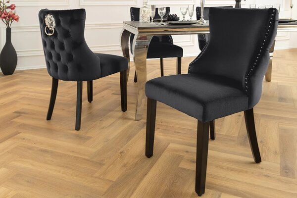 Estila Klasická jedálenská stolička Modern Barrock s čiernym zamatovým poťahom v štýle chesterfield a strieborným levím klopadlom 90 cm