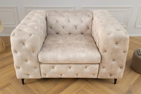 Estila Moderné dizajnové kreslo Limonny s chesterfield prešívaním a zamatovým poťahom v šampanskej béžovej farbe 120 cm