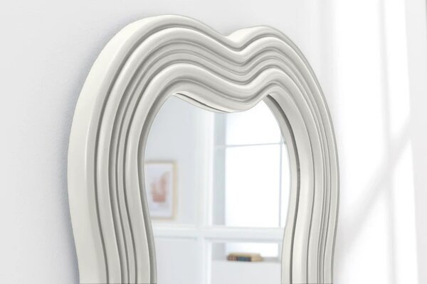 Estila Dizajnová nástenné asymetrické zrkadlo Swan s bielym organicky zvlneným rámom s reliéfnym zdobením 100 cm