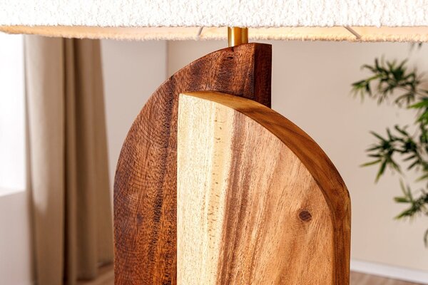 Estila Dizajnová vidiecka stolná lampa Amanti s asymetrickou podstavou z masívneho dreva a bielym buklé tienidlom 61 cm