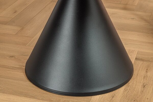 Estila Dizajnový moderný okrúhly jedálenský stôl Eskarina s bielou mramorovou doskou z keramiky a čiernou geometrickou nohou 135 cm