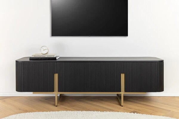 Estila Art deco obdĺžnikový štvordverový TV stolík Gatsby z čierneho mangového dreva s lamelami so zlatými úchytkami a nožičkami 160 cm