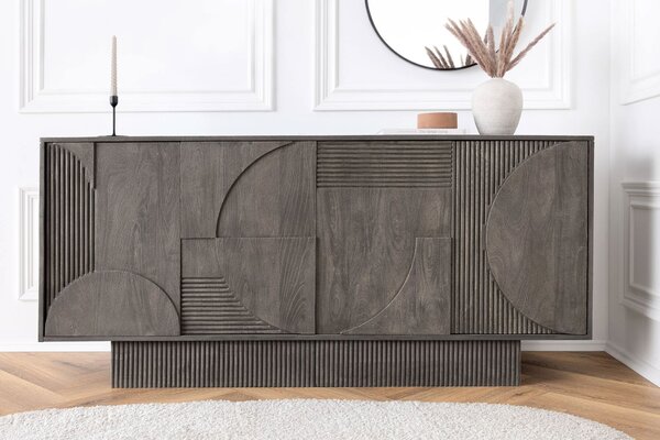 Estila Moderný art deco príborník Sonia so štyrmi dvierkami s geometrickým zdobením z masívneho mangového dreva v sivej farbe 170 cm