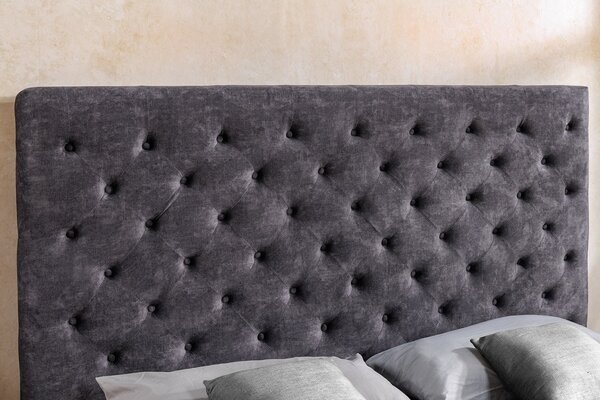 Estila Moderná čalúnená manželská posteľ Kreon s úložným priestorom a sivým zamatovým poťahom s chesterfield prešívaním 180 cm