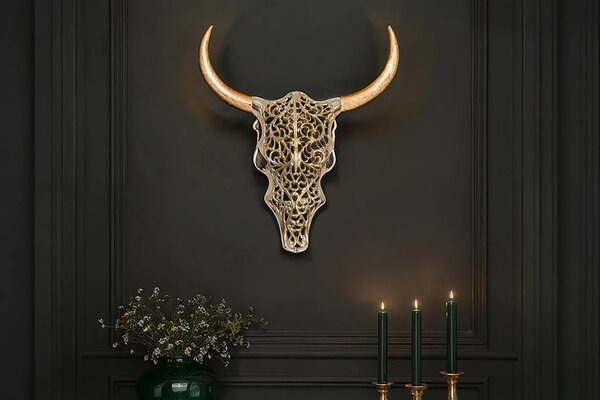 Estila Dizajnová moderná zlatá nástenná dekorácia Bull v tvare býčej lebky s ornamentálnym zdobením a hnedými drevenými rohmi 60 cm