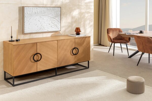 Estila Art deco štvordverový príborník Arkline v dubovom prevedení s okrúhlymi čiernymi úchytkami s obdĺžnikovou podstavou 180 cm