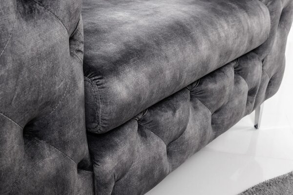 Estila Dizajnové chesterfield kreslo Modern Barock v tmavosivej farbe so zamatovým poťahom a striebornými nožičkami z kovu 120 cm