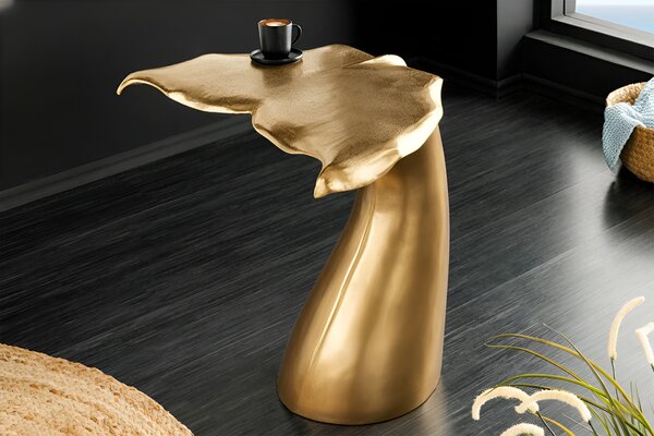 Estila Moderný glamour kovový príručný stolík Whale v atypickom tvare rybej plutvy zlatej farby 57 cm