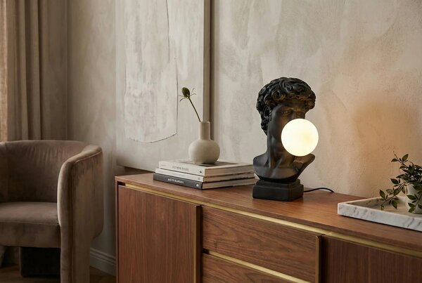 Estila Dizajnová moderná stolná lampa Antica v čiernej farbe v tvare busty Dávida s bielym okrúhlym tienidlom 29 cm