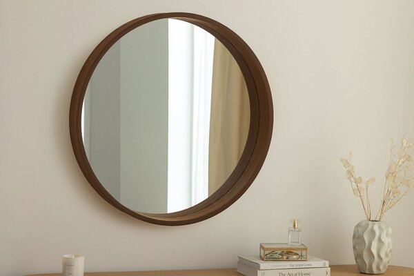 Estila Moderné dizajnové okrúhle závesné zrkadlo Auri s vysokým orechovým hnedým dreveným rámom 70 cm