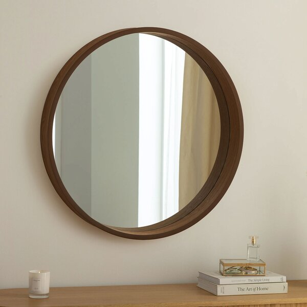 Estila Moderné dizajnové okrúhle závesné zrkadlo Auri s vysokým orechovým hnedým dreveným rámom 70 cm