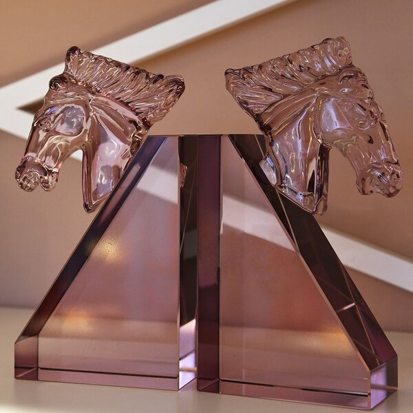 Estila Dizajnové zarážky na knihy Horse Crystal z ružového krištáľového skla s vymodelovanou hlavou koňa a geometrickou podstavou 21 cm