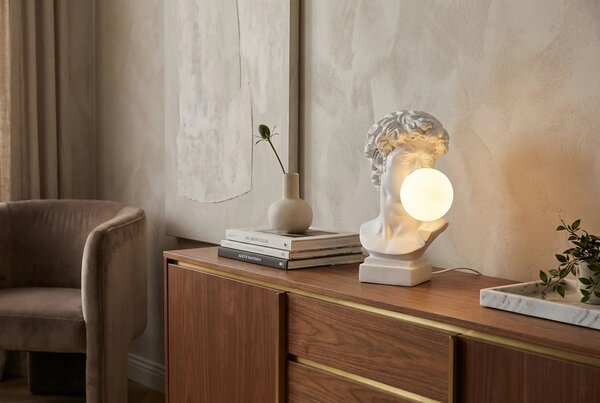Estila Dizajnová moderná stolná lampa Antica v tvare busty Dávida v bielej farbe s okrúhlym tienidlom 29 cm