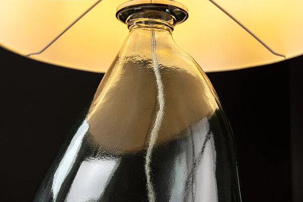 Estila Moderná sklenená stolná lampa Glassy s asymetrickou transparentnou nohou a bielym textilným tienidlom 42 cm