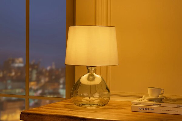 Estila Moderná sklenená stolná lampa Glassy s asymetrickou transparentnou nohou a bielym textilným tienidlom 42 cm