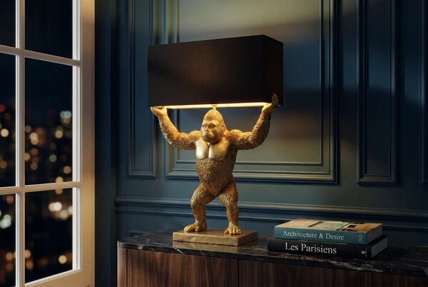 Estila Dizajnová glamour stolná lampa Tierra Glam so zlatou podstavou v tvare stojacej opice s čiernym obdĺžnikovým tienidlom 65 cm