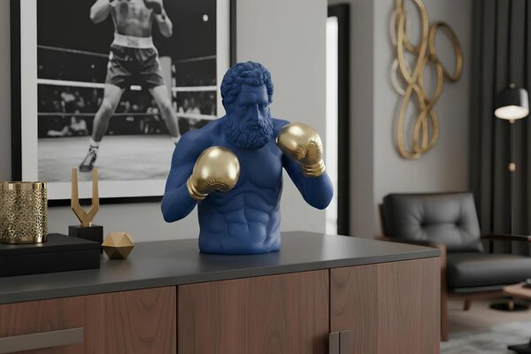 Estila Dizajnová glamour socha Zeus s motívom antickej figúry v boxerskej póze v kráľovskej modrej farbe so zlatými rukavicami 47 cm