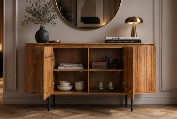 Estila Moderný art deco oválny štvordverový príborník Gatsby z mangového dreva v prírodnej hnedej farbe s lamelovým dekorom 160 cm