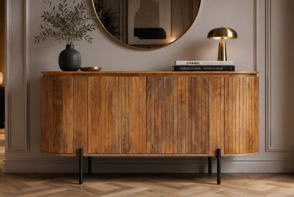 Estila Moderný art deco oválny štvordverový príborník Gatsby z mangového dreva v prírodnej hnedej farbe s lamelovým dekorom 160 cm