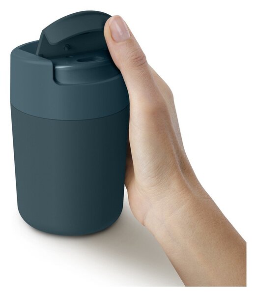 Tmavomodrý cestovný hrnček 340 ml Sipp – Joseph Joseph
