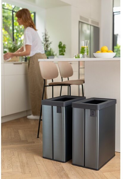 Sivý odpadkový kôš na triedený odpad z recyklovaného plastu 54 l Verto Recycle – Curver