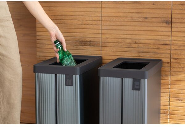 Sivý odpadkový kôš na triedený odpad z recyklovaného plastu 54 l Verto Recycle – Curver
